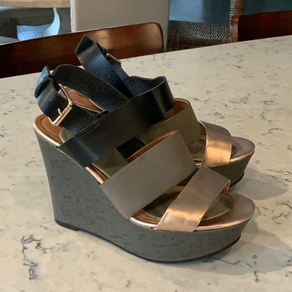 Mossimo wedge platform sandal. Size 8.5. Mostly gray. - Picture 2 of 3